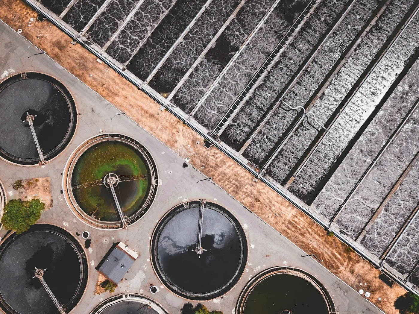 Industrial water treatment equipment and filtration process